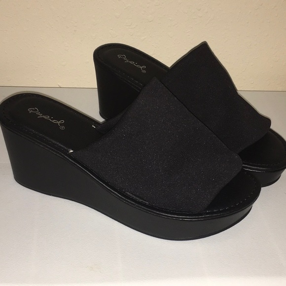 Qupid Shoes - Black 90s platform slide sandals